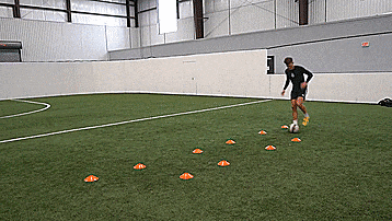 篮球基础运球训练动作，篮球运球训练（适合个人特训的五个个人综合运球训练）