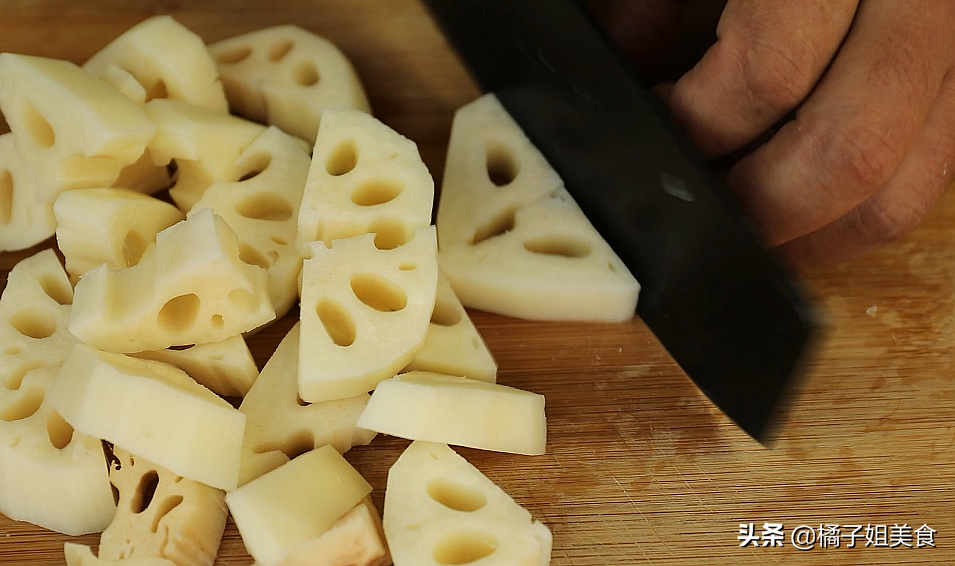 圖片[3]-蓮藕紅棗桂圓湯 簡單易做 補氣補血 美容養(yǎng)顏 潤燥止渴-起舞食譜網(wǎng)