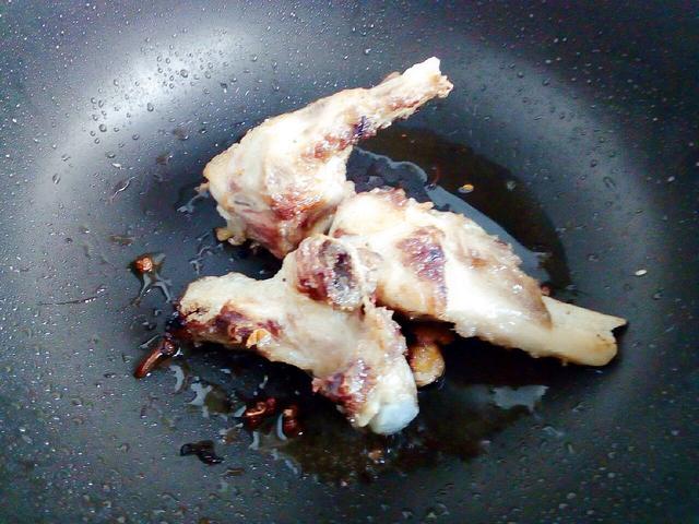 牛骨萝卜煲，牛筒骨炖萝卜（放点萝卜去油腻又清香）