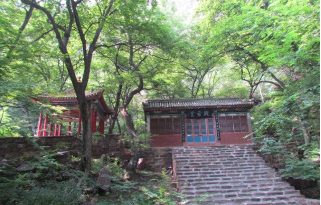 僧、尼、道共居一山修行  承德丰宁白云古洞景区，僧、尼、道共居一山修行（有一桥飞架两山之间的千年古刹）