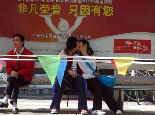 多少岁可以开房，情侣十六周岁可以开房吗（谁想到上高一就学会处对象）