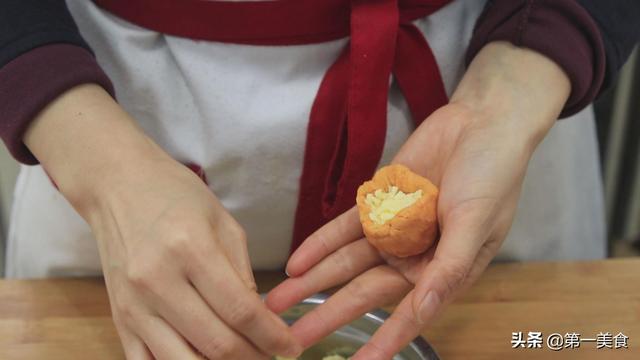 红薯饼的家常做法，做红薯饼的方法简单又好吃（红薯饼怎样做才能软糯可口香甜拉丝）