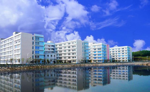 长江师范学院地址，长江师范学院怎么样（重庆理科5万名内有机会）