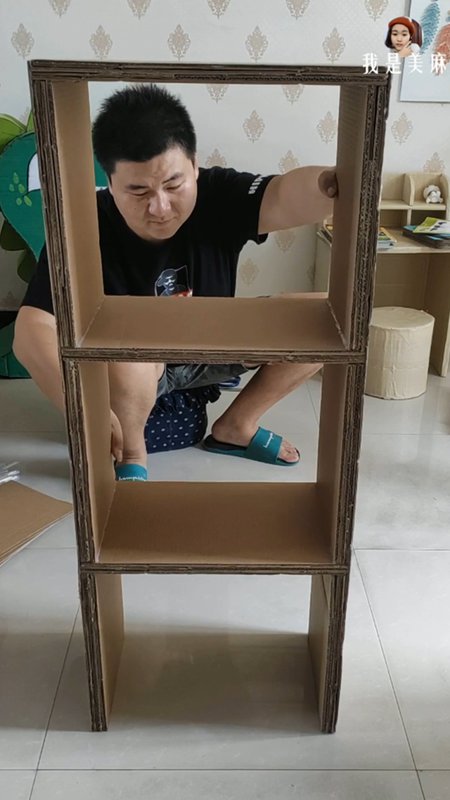 废纸箱DIY好玩的儿童玩具 总有一个适合宝宝！，废纸箱DIY好玩的儿童玩具（淘宝上卖400多元的儿童书架）