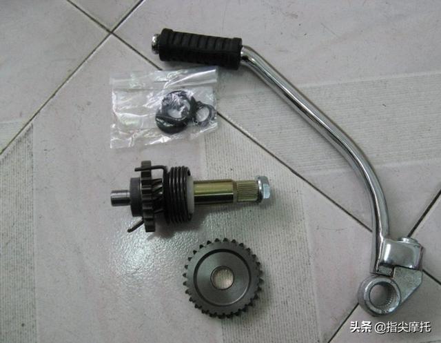 摩托车不打火原因有三，摩托车难启动有哪些原因（摩托车电启动的时候打滑无法启动）