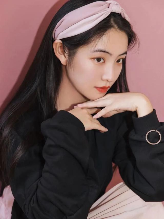 什么发型显脸小显年轻，适合瘦脸的发型（简单易打理的4款发型）