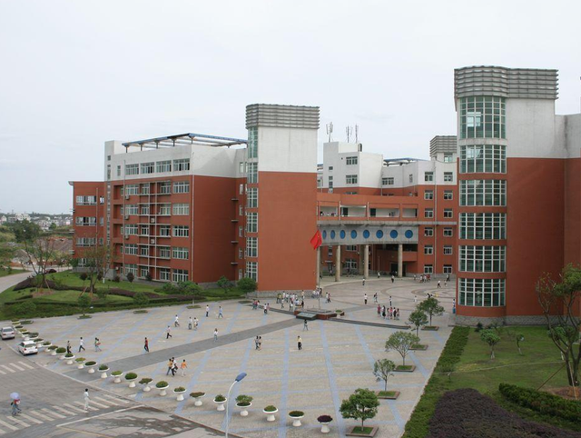 四川轻化工大学在哪个城市，四川轻化工大学地址在哪里（建成后将容纳15000名学生）