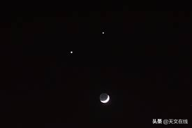 双星伴月什么征兆，双星伴月是什么天象（“双星伴月”又来临啦）