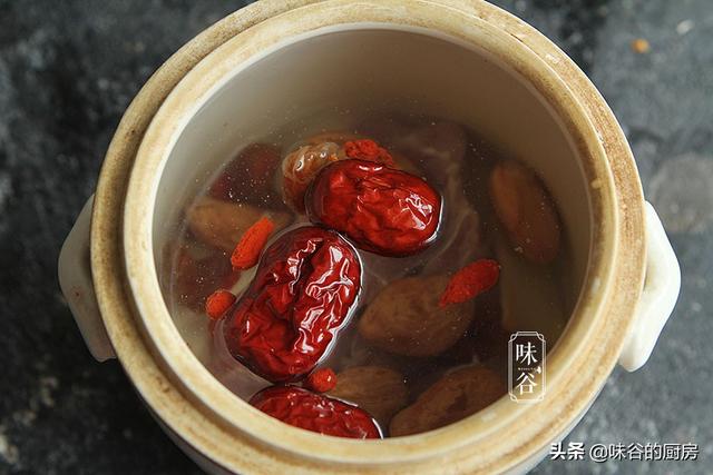 菠萝蜜籽可以吃吗，菠萝蜜的籽可以吃吗（菠萝蜜核不要扔）