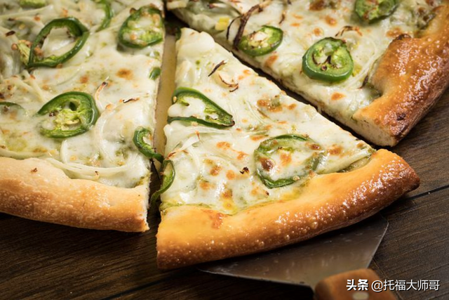 比萨还是披萨，“Pizza”真的不读“披萨”