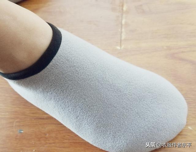 如何制作手工娃娃的袜子，裁衣服剩余的零碎布头不要扔