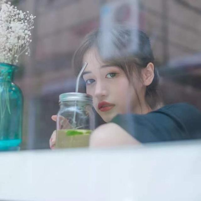 温柔女生头像动漫，温柔的动漫女生头像  满怀希望就会所向披靡微信（就会所向披靡）