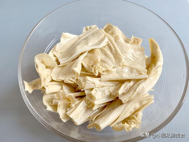 白菜腐竹滚汤怎么做，腐竹和白菜可以做汤吗（广东客家人的素食菜）