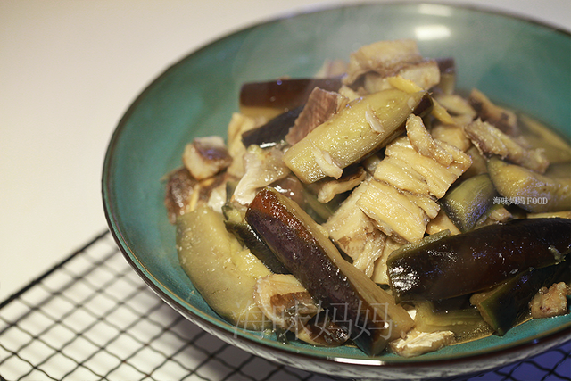 关于鲨鱼干的烹饪方法，鲨鱼干的吃法和做法大全（一条鲨鱼只够吃一餐）