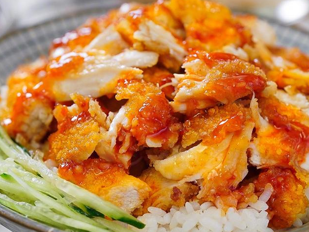 鸡排是鸡胸肉吗，鸡排是哪个部位_鸡排是鸡的哪个部位的肉（放什么酱料都好吃）