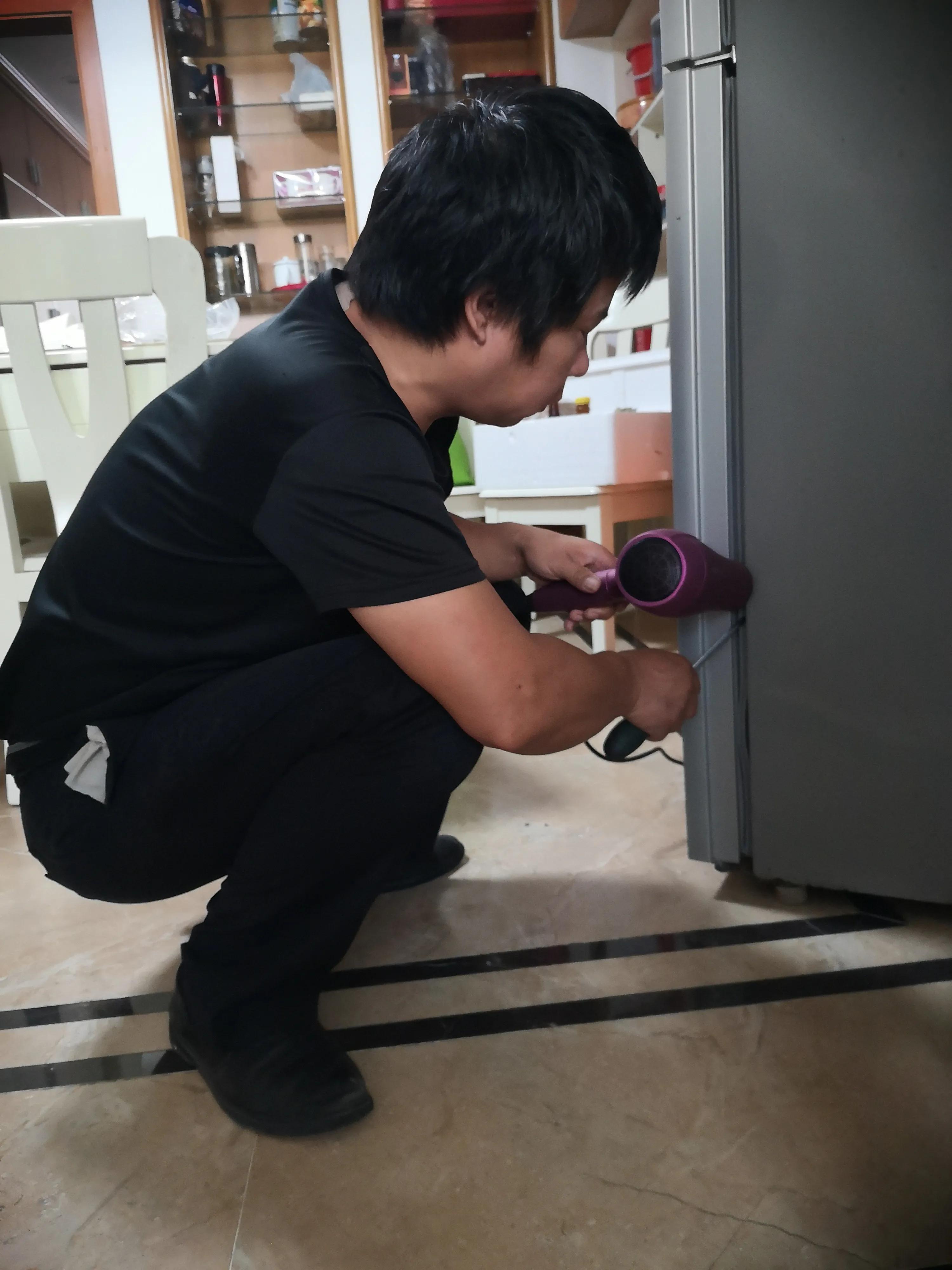 奉化家中家电安装维修拆装 奉化区禹恺家电维修部工程师王照柄上门热心为居民检修电器获点赞