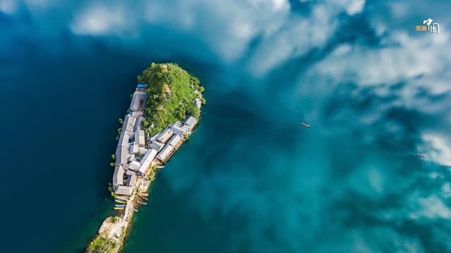 泸沽湖海拔高度多少米，泸沽湖海拔多高（穿越时空的浪漫邂逅）