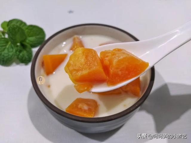 木瓜炖牛奶的做法，适合冬天喝的甜品