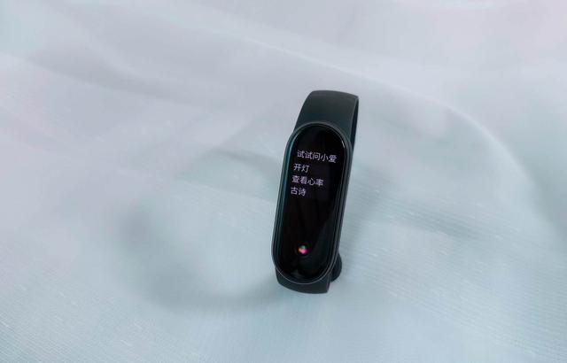 小米手环充电需要大力扣吗，小米手环使用前要不要充满电（干掉按键+血氧检测+心率监测）