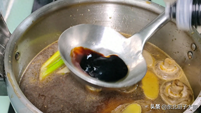 猪腱子肉怎么做好吃法，《酱腱子肉》两种腱子一锅出