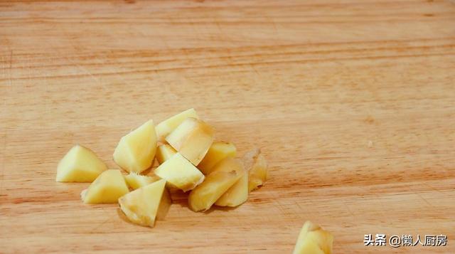 鸡翅煲怎么做，鸡翅怎么炸才好吃（这是砂锅鸡翅煲的做法）