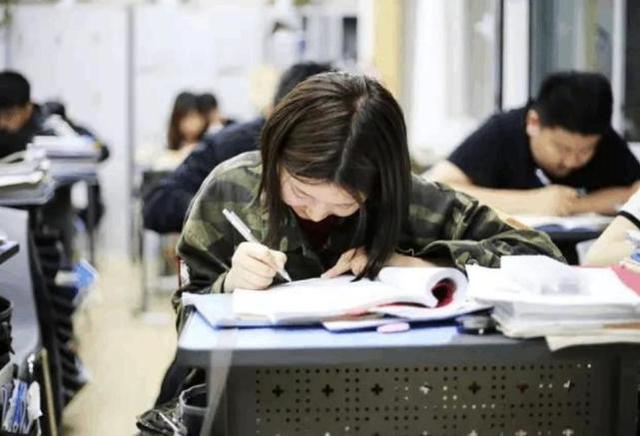 艺术生文化课考多少分能上一本，艺考多少分能上一本（200分上本已成过去式）