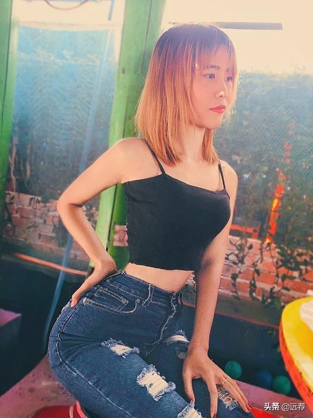 什么是蚂蚁腰，怎样练蚂蚁腰（23岁女孩拥有34厘米“蚂蚁腰”爆红）