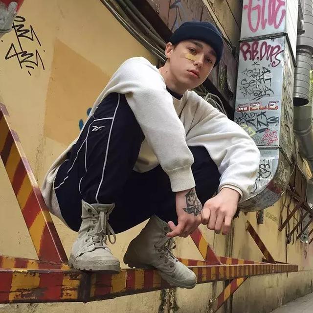 纹身男头像微信，纹身男头像（Trautvein脸上有Wake）