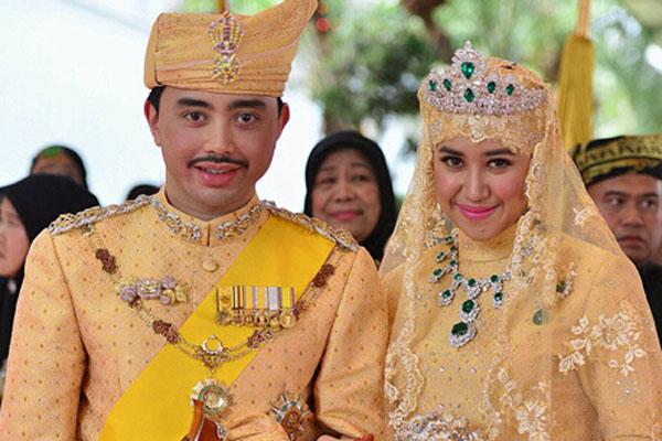 个人养一国人，壕无人性的文莱国王，文莱国王为什么那么有钱（疯狂敛财2560亿买7000辆豪车）