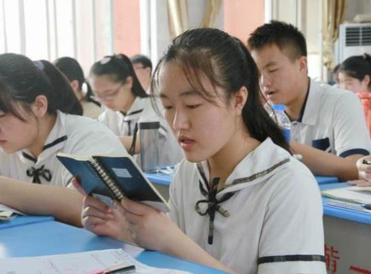 高考复读政策2022，高三复读是怎么收费的（2022届高中生再次迎来坏消息）