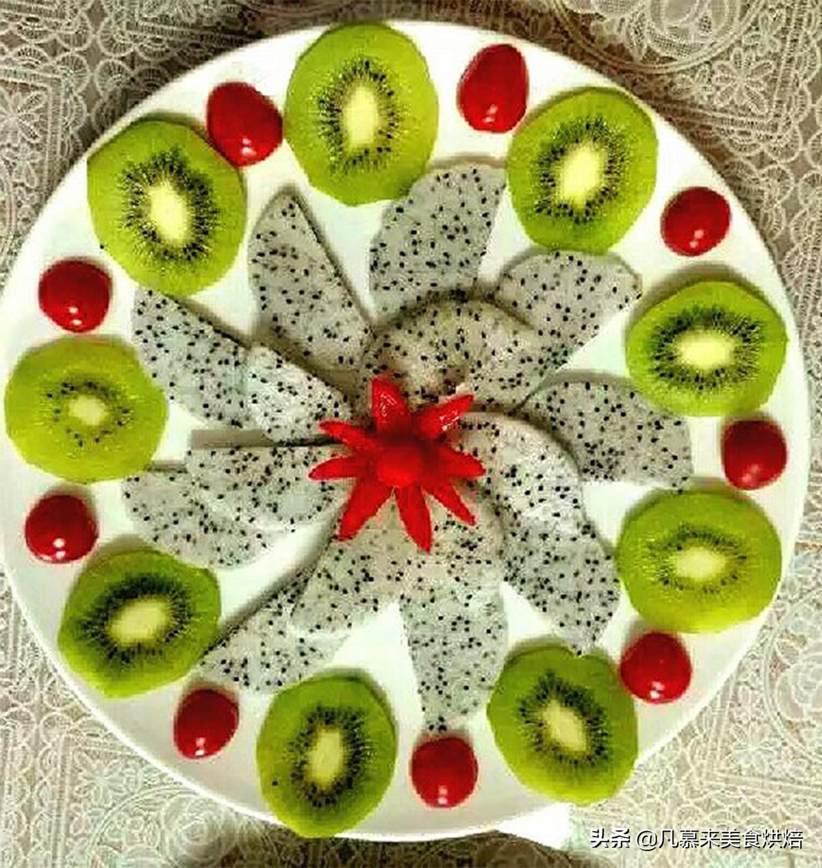 水果拼盘的花样切法小结1,不同的容器有不同的摆法,根据容器形状,摆放