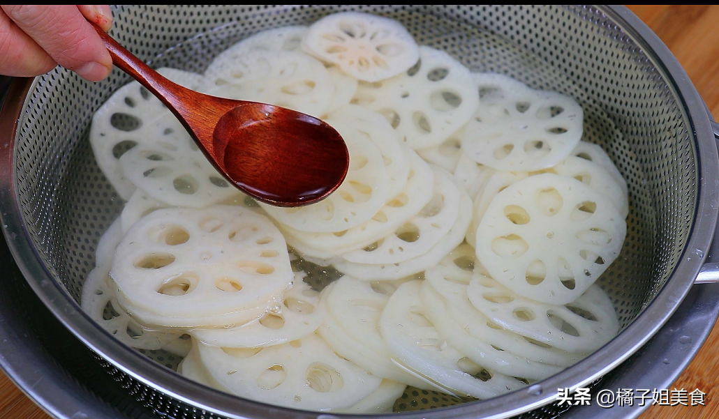 圖片[3]-【涼拌蓮藕】做法步驟圖 脆爽入味 廚房小白也能輕松搞定-起舞食譜網(wǎng)