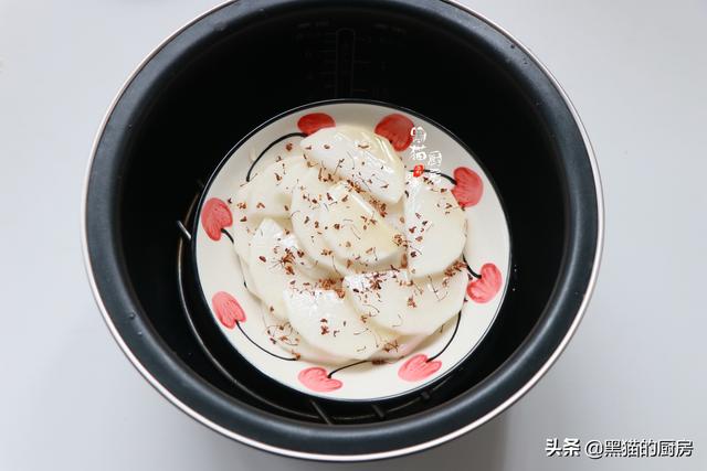 家常蒸菜白萝卜蒸白萝卜菜怎么做，用白萝卜蒸菜怎么做（多加这一样简单一蒸）