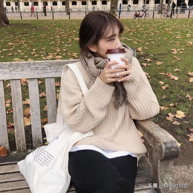 透明校服这样穿可以避免尴尬，透明校服这样穿可以避免尴尬嘛（这3种风格美呆了）