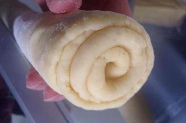 蛋挞皮的制作方法，自制蛋挞皮的简单做法（糕点师：多加一步）