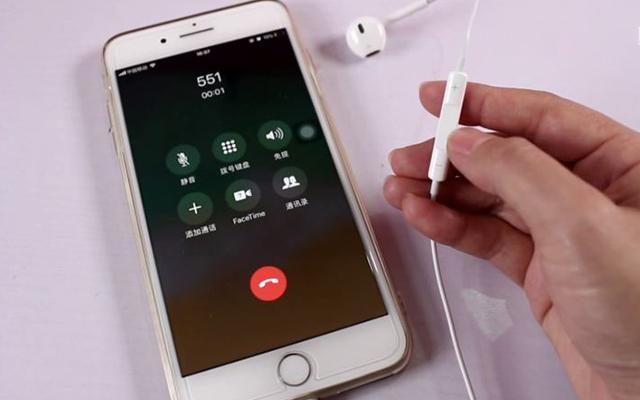 自拍杆怎么使用，自拍杆的使用操作（原来耳机还隐藏这么多功能）