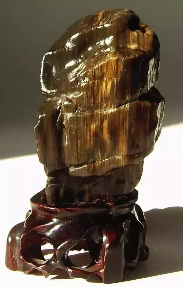 怎么判断是玉还是石头，河边石头怎么分辨玉石（如何鉴别一块石头：是不是玉）