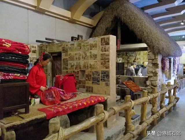 柒彩都市()，柒彩里美食城（徜徉在石岛初秋的那山那片海）