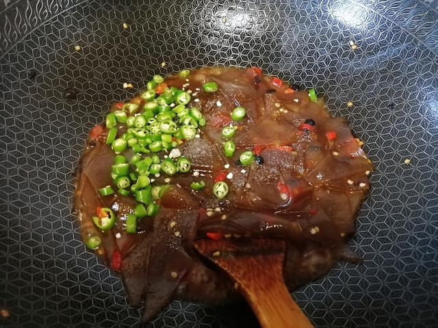 苕皮怎么做好吃，苕皮的做法（真心觉得比肉还好吃）