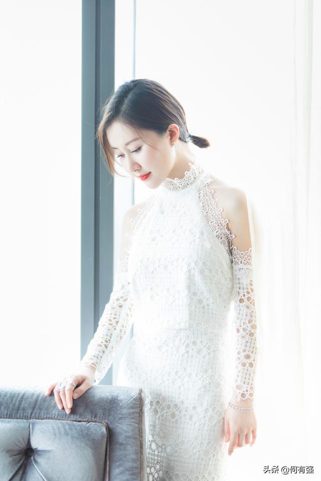 舒畅的穿搭却越来越惊艳了，舒畅近照穿紧身基础装秀出好身材