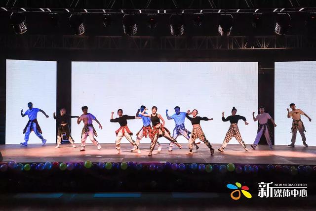 外婆的澎湖湾串词，外婆的澎湖湾串词主持人（2019元旦晚会）