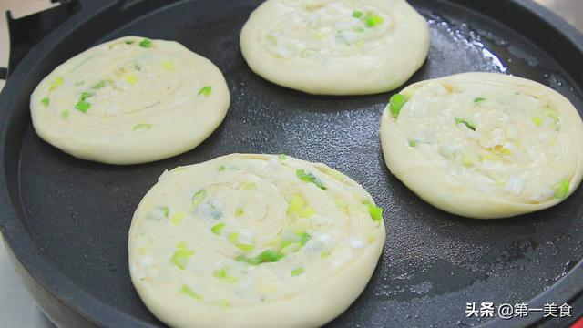 怎样做葱花饼，怎样做葱花饼层多松软（家常葱花饼的详细制作教程）