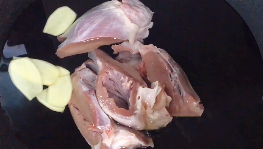 图片[1]-【安神猪心汤】做法步骤图 营养美味做法简单 常吃身体更健康-起舞食谱网