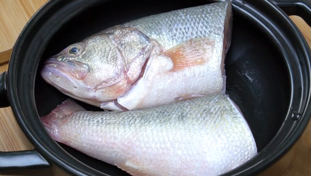 图片[2]-【番茄焖鲈鱼】做法步骤图 加2番茄 酸甜开胃连汤汁都不剩-起舞食谱网