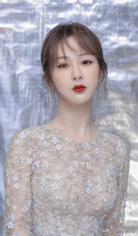 杨紫原名叫什么，可昕女孩名字的含义是什么（是老爸因为申奥成功）