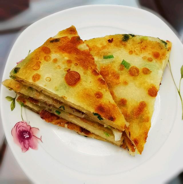 脆香葱油千层饼的法，葱油千层饼怎么做松软好吃（的做法+配方）