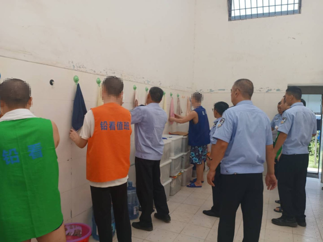 铁窗泪歌词，狱中望月迟志强原唱（《铁窗泪》唱出了狱中人想要洗心革面）