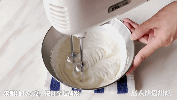 求自制水果冰淇淋做法，水果自制冰淇淋简易做法（比卖的好吃太多了）