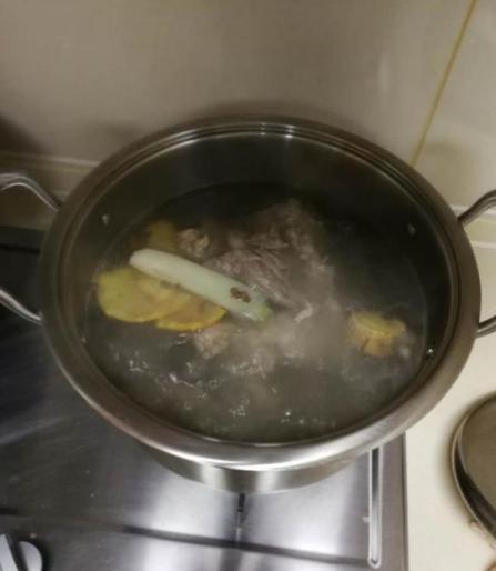 羊肉泡馍做法，陕西羊肉泡馍的做法（他能泡遍全世界—正宗羊肉泡馍技术配方免费分享）