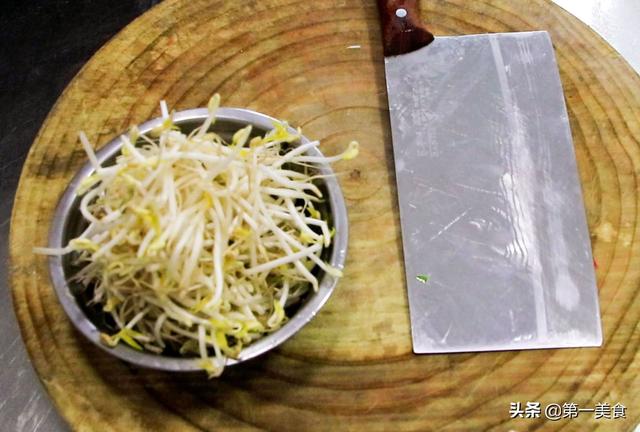 粉丝炒韭菜怎么炒，粉丝炒韭菜怎么炒好吃窍门（厨师长分享家常韭菜炒粉丝做法）